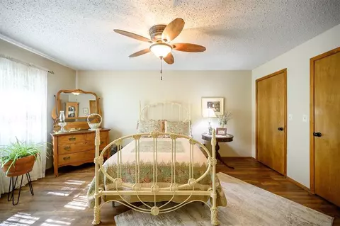 Bedroom - 908 Circle Dr, Broken Bow, OK 74728 photo 9 of 12