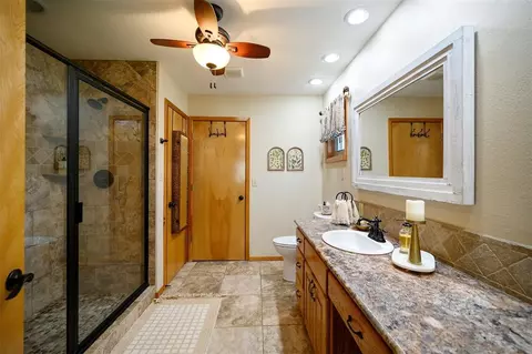 Bath - 908 Circle Dr, Broken Bow, OK 74728 photo 1 of 4