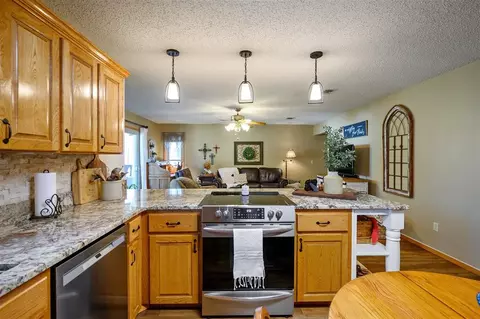 Kitchen - 908 Circle Dr, Broken Bow, OK 74728 photo 2 of 3