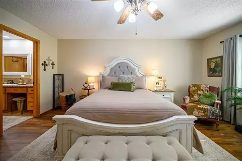 Bedroom - 908 Circle Dr, Broken Bow, OK 74728 photo 4 of 12
