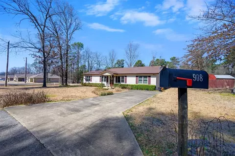 Exterior - 908 Circle Dr, Broken Bow, OK 74728 photo 3 of 13