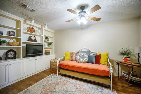 Bedroom - 908 Circle Dr, Broken Bow, OK 74728 photo 6 of 12