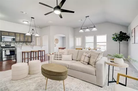 9527 SW 28th St, Oklahoma City, OK 73128