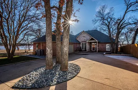 5907 Lakeside Dr, Guthrie, OK 73044