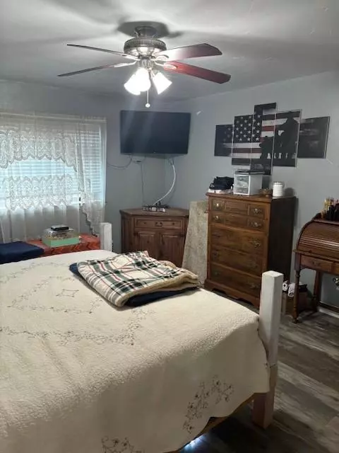 Bedroom - 354504 E 980 Rd, Prague, OK 74864 photo 3 of 6