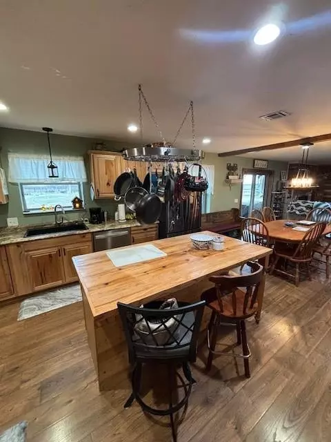 Kitchen - 354504 E 980 Rd, Prague, OK 74864 photo 2 of 4