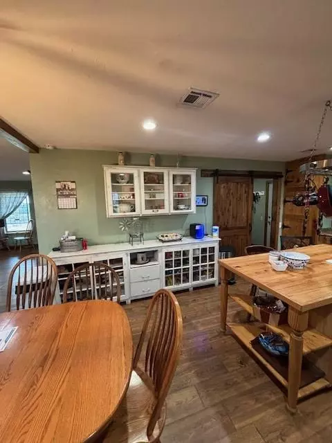 Kitchen - 354504 E 980 Rd, Prague, OK 74864 photo 3 of 4