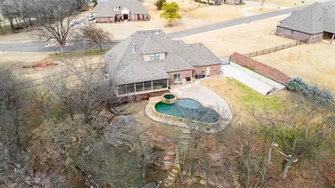 8100 Redhawk Ln, Edmond, OK 73034