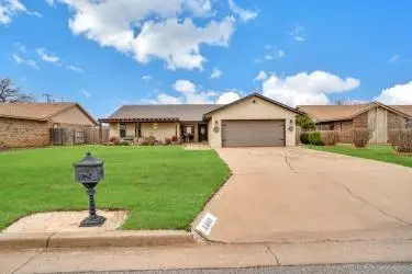 1601 Oxford Dr, Altus, OK 73521