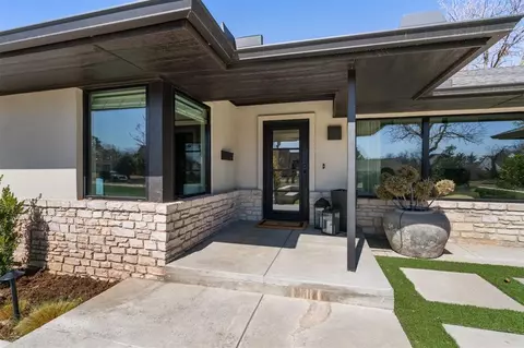1111 Park Manor Dr, Nichols Hills, OK 73116