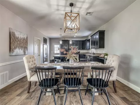 220 Stonegate Dr, Guthrie, OK 73044
