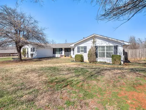 220 Stonegate Dr, Guthrie, OK 73044 photo 4