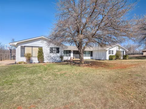 220 Stonegate Dr, Guthrie, OK 73044 photo 3