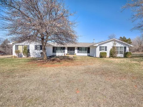 220 Stonegate Dr, Guthrie, OK 73044 photo 2
