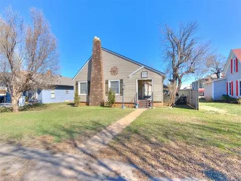 517 S 8th St, Kingfisher, OK 73750