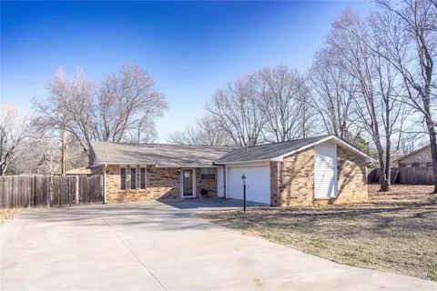 2625 Lanier Dr, Weatherford, OK 73096
