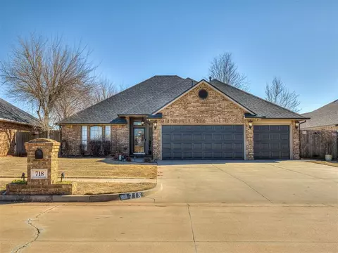 718 W Carson Dr, Mustang, OK 73064