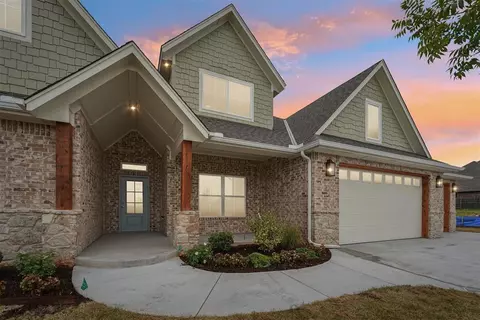 1917 Providence Dr, Norman, OK 73071