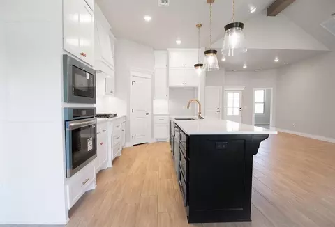 8217 Mountain Oak Dr, Edmond, OK 73034