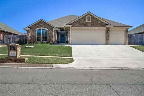 9208 Shady Grove Rd, Moore, OK 73160