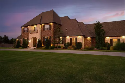 10800 Secretariat Dr, Mustang, OK 73064