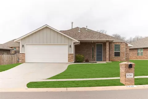 836 Twin Lakes Dr, Noble, OK 73068