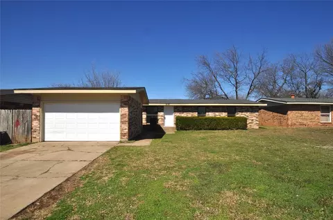 2121 Memphis Dr, Norman, OK 73071