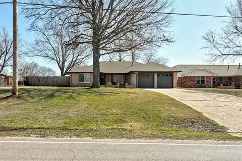 307 S 8th St, Noble, OK 73068