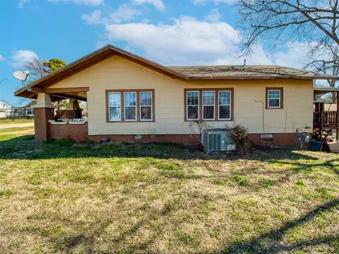 209 E Main, Prague, OK 74864 photo 8