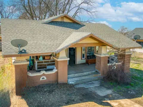 209 E Main, Prague, OK 74864 photo 3