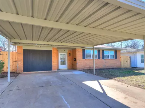 219 Stanton Dr, Norman, OK 73071 photo 2