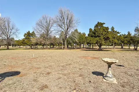 Exterior - 1120 Par Ave, Guthrie, OK 73044 photo 2 of 4