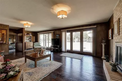 Living - 1120 Par Ave, Guthrie, OK 73044 photo 3 of 11