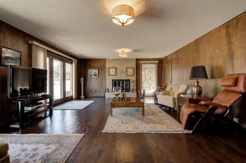Living - 1120 Par Ave, Guthrie, OK 73044 photo 2 of 11