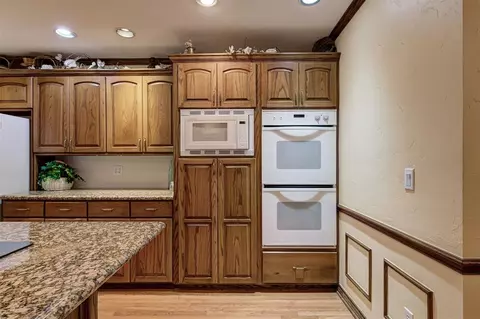 Kitchen - 1120 Par Ave, Guthrie, OK 73044 photo 3 of 4