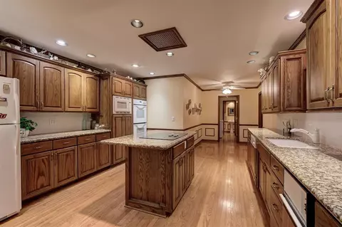 Kitchen - 1120 Par Ave, Guthrie, OK 73044 photo 1 of 4