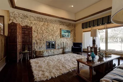 Living - 1120 Par Ave, Guthrie, OK 73044 photo 5 of 11