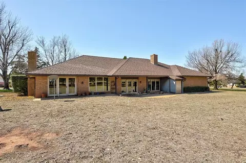 Exterior - 1120 Par Ave, Guthrie, OK 73044 photo 1 of 4