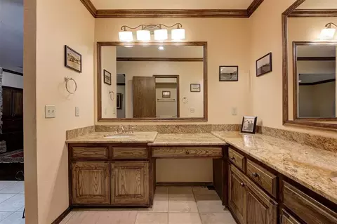 Bath - 1120 Par Ave, Guthrie, OK 73044 photo 1 of 5