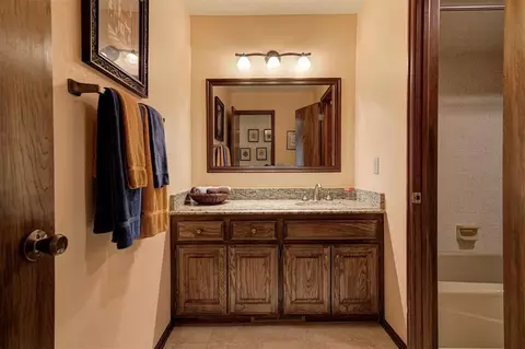 Bath - 1120 Par Ave, Guthrie, OK 73044 photo 4 of 5