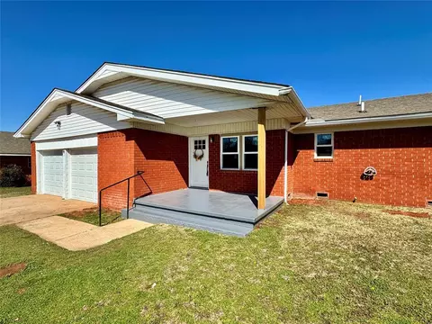 9 Morrow Dr, Chickasha, OK 73018 photo 2