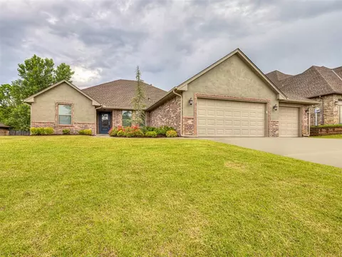 4125 Carmina Dr, Edmond, OK 73034