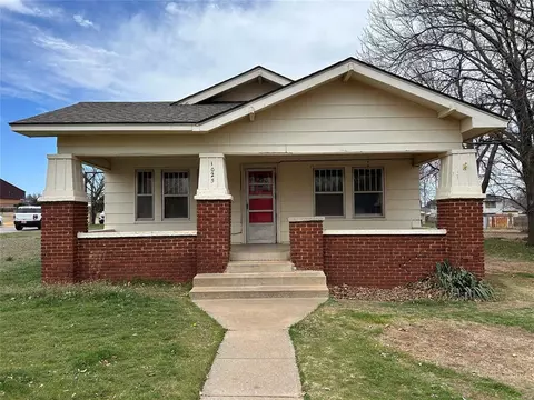 1025 Court, Clinton, OK 73601