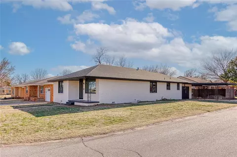 1123 Bedford Dr, Elk City, OK 73644
