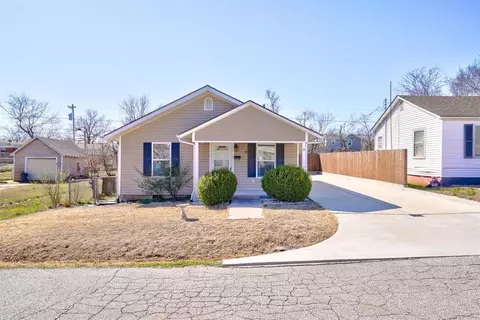 11 W Pulaski St, Shawnee, OK 74804