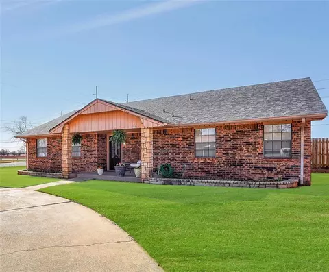 102 Mitchell Dr, Elk City, OK 73644