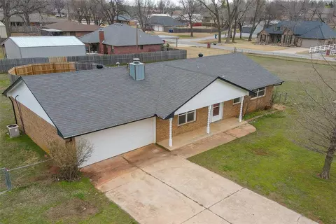 732 S Pleasant View Dr, Mustang, OK 73064