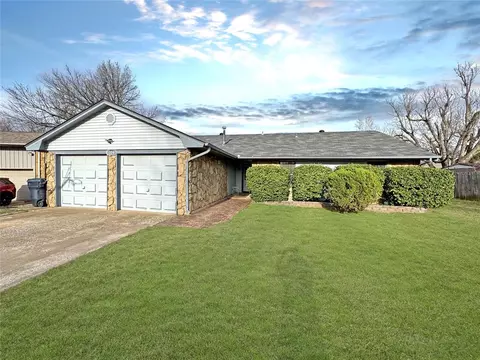 206 Loch Loop, Yukon, OK 73099