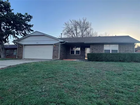3121 Glenwood Dr, Chickasha, OK 73018