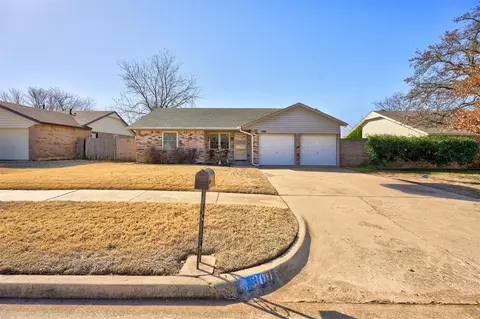 300 SW 32nd St, Moore, OK 73160